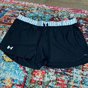 Under Armour Size Large Loose Heatgear Shorts